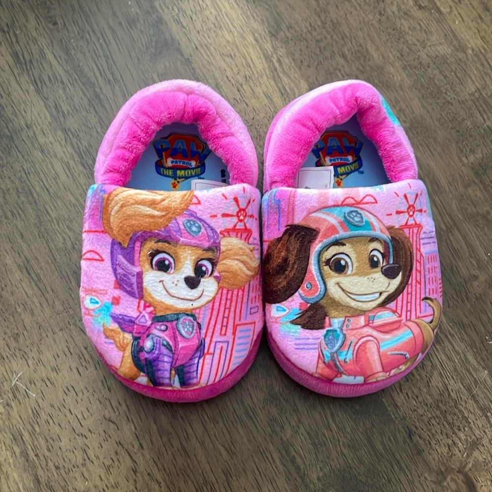 NWOT - paw patrol slippers toddler size 5/6